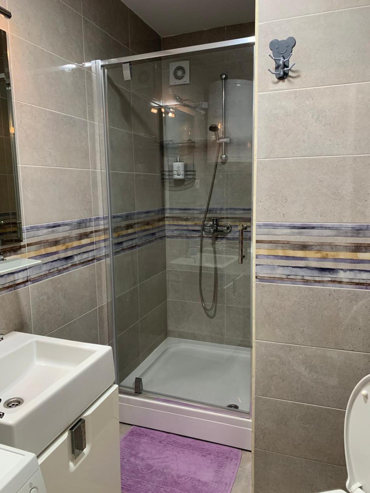 Bright Top Floor Apartment With Free Parking Skopje Exteriér fotografie